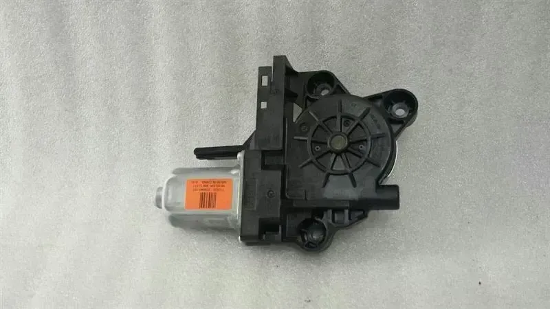 Volvo S40 Volvo S40 rear right door window motor 979040-101 window regulator motor rear RE