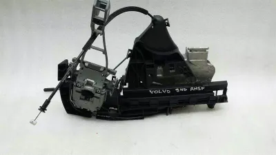 Volvo S40 RHD priekšējo labo durvju slēdzene 30632849 Stūre labajā pusē