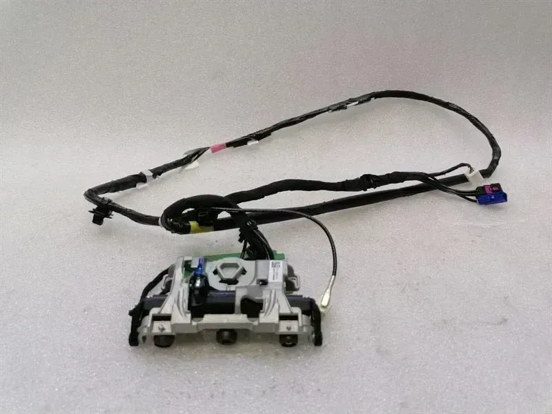 Tesla Model 3 Electronic module Tesla Model 3 Electronic Module 1143746-01-D Co...