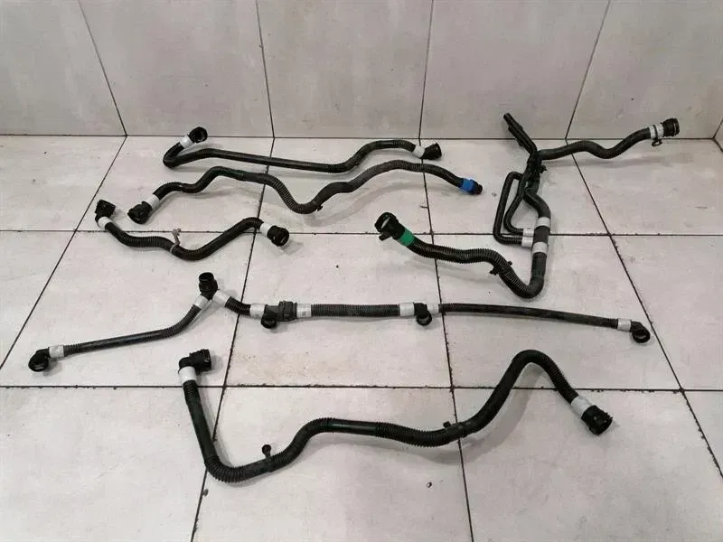 Tesla Model 3 Cooling Pipe Tesla Model 3 Cooling Pipe RWD 15047351-00-B Co...
