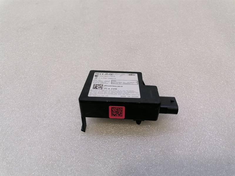 Tesla Model 3 Electronic module Tesla Model 3 STANDARD RANGE Electronic Module ...