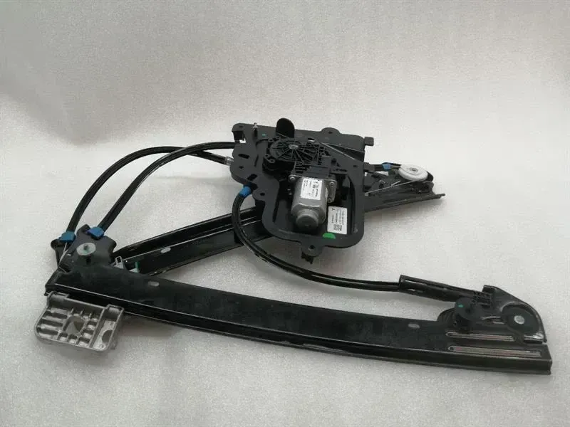 Tesla Model 3 Right Front Door Winder Tesla Model 3 Right Front Door Winder 1616443-0...