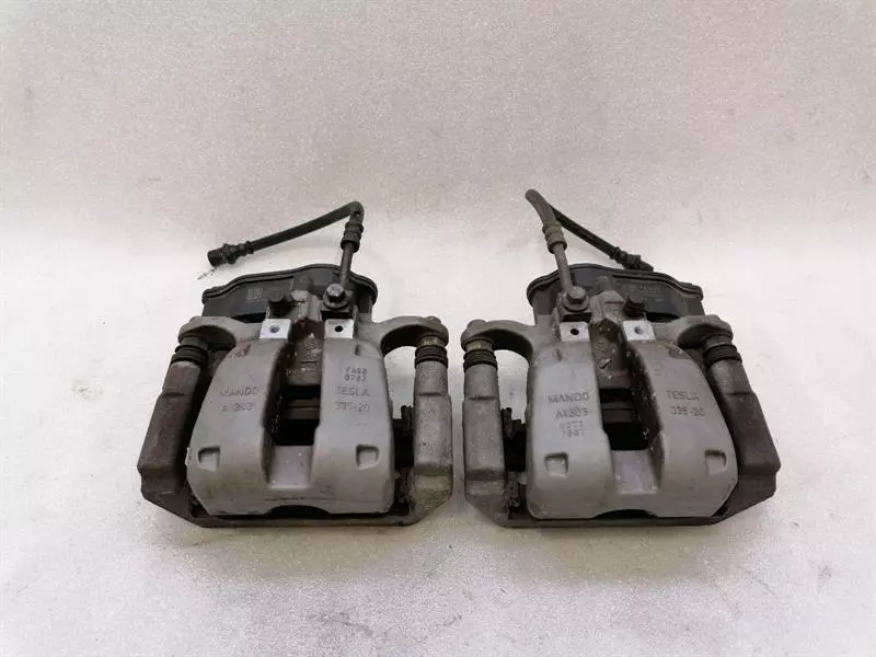 Tesla Model 3 Brake caliper Tesla Model 3 Rear Brake Caliper Set 1044631-00...