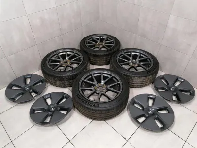 TESLA MODEL 3 STANDARTA DIAPĀNA Vieglmetāla diski 1044261-00-A Vieglmetāla diski 18X8.5J ET40