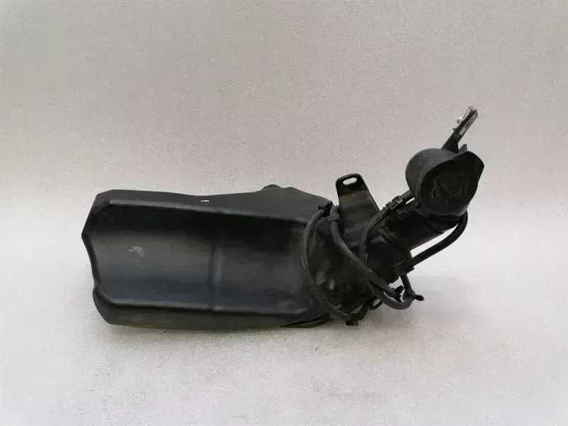 Tesla Model 3 Washer fluid reservior Tesla Model 3 Washer Fluid Reservior 1643165-00...