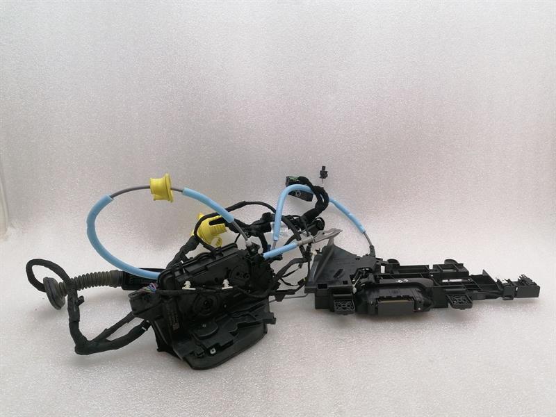 BMW iX (I20) BMW iX i20 40 door lock front right 5a258c6 door lock front right Body type: SUV
Fuel: ELECTRIC