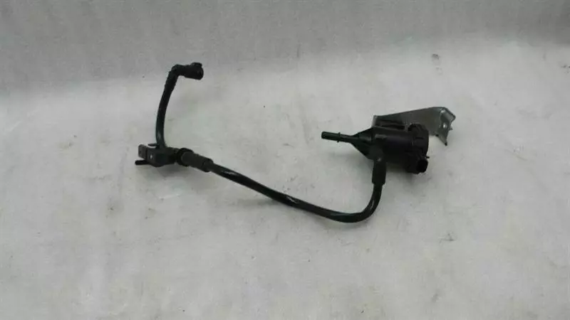 Mercedes-Benz GLA (X156) Valve Mercedes GLA X156 Purge Valve A0014760532 Valve...