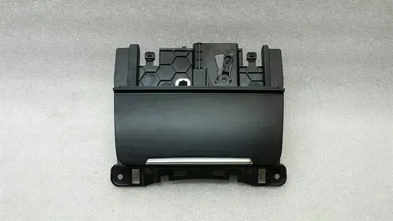 Audi A5 (B8) Audi A5 8T Ashtray 8K0857951 Ashtray Body type: Saloon
Fuel: Diesel
