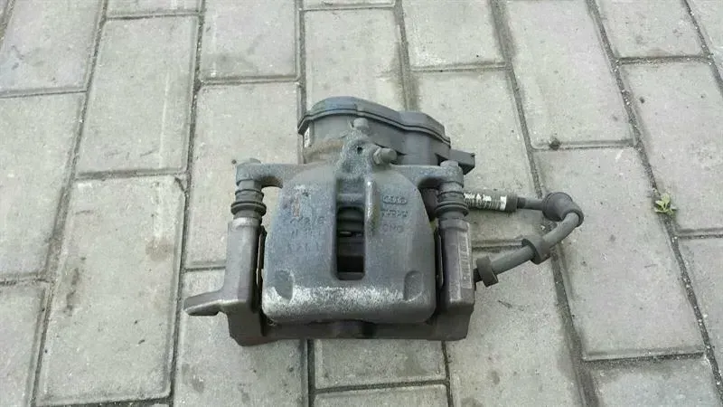 Audi A5 (B8) Audi A5 8T A4 Left Rear Caliper 8K0615403E Brake Caliper Rear Left Body type: Saloon
Fuel: Diesel