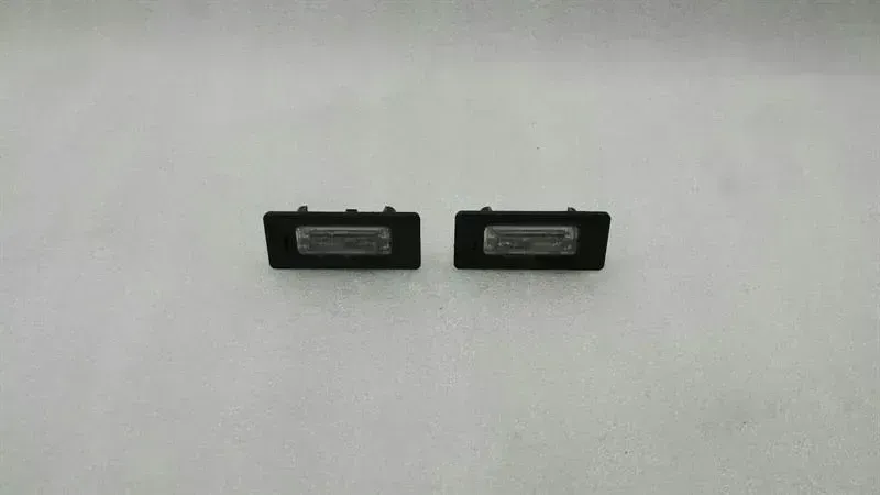 Audi A5 (B8) AUDI A5 8T PAIR NUMBER PLATE LIGHTS 8T0943021 LICENSE PLATE LIGHT SET Body type: Saloon
Fuel: Diesel