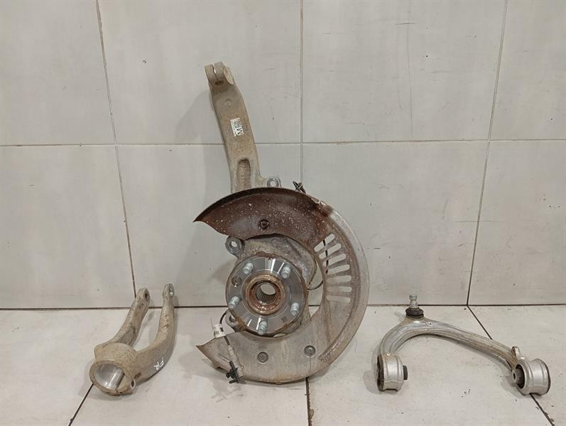 Jaguar I-Pace Right Front Hub JAGUAR i-PACE X590 EV400 Right Front Hub M9D3-3...