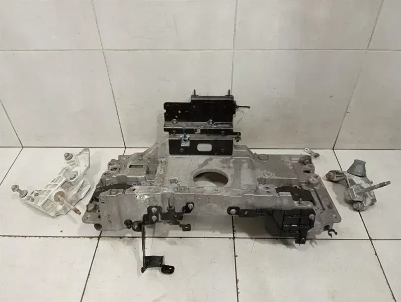 Jaguar I-Pace 2018-2024 JAGUAR i-PACE X590 EV400 Engine Mount J9D3-002A68-A Engine Mount
