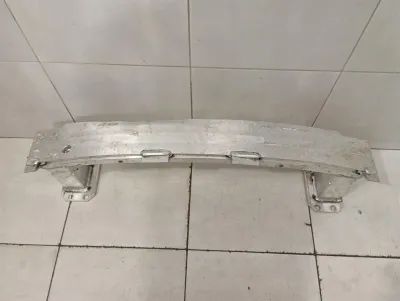 Porsche Taycan 9J främre stötfångarbalk 9J0805241A stötfångarstöd fram