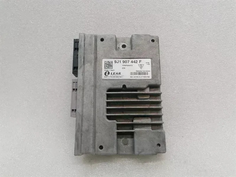Porsche Taycan Porsche Taycan 9J Electronic Modules 9J1907442F Control Unit GATEWAY Body type: Estate
Fuel: ELECTRIC