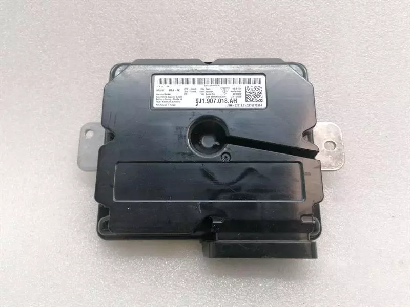 Porsche Taycan Porsche Taycan 9J Electronic Module 9J1907018AH Control Unit ONLINE SERVICES Body type: Estate
Fuel: ELECTRIC