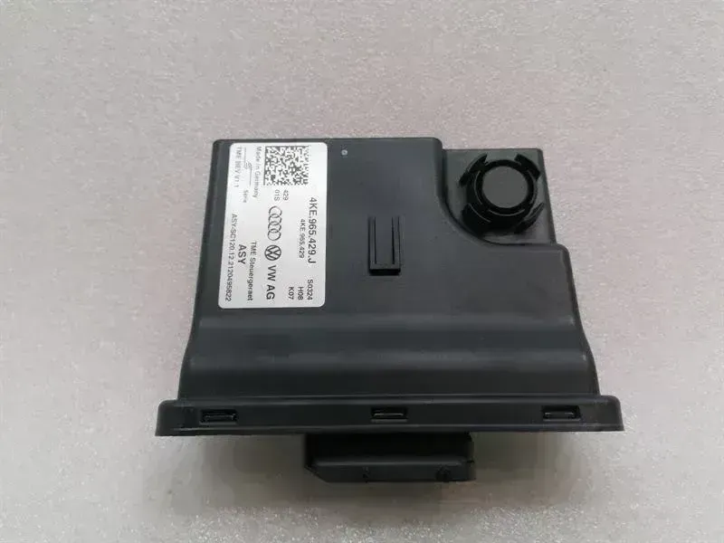Porsche Taycan Porsche Taycan 9J electronic module 4KE965429J control unit thermal management Body type: Estate
Fuel: ELECTRIC