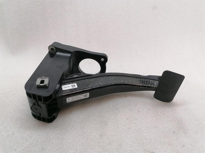 Porsche Taycan PORSCHE TAYCAN 9J 9JA723031A BRAKE PEDAL BRAKE PEDAL CARBON Body type: Estate
Fuel: ELECTRIC