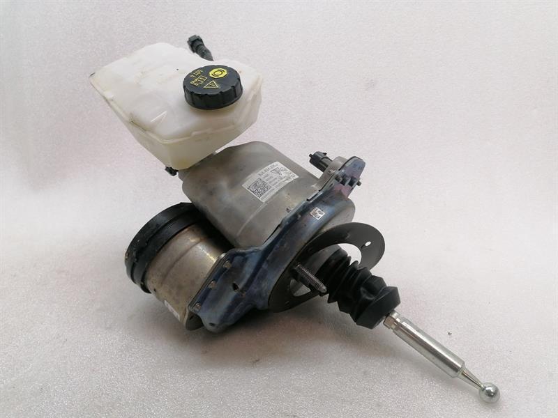 Porsche Taycan Porsche Taycan 9J Brake Servo 9J1614105J Brake Booster Body type: Estate
Fuel: ELECTRIC