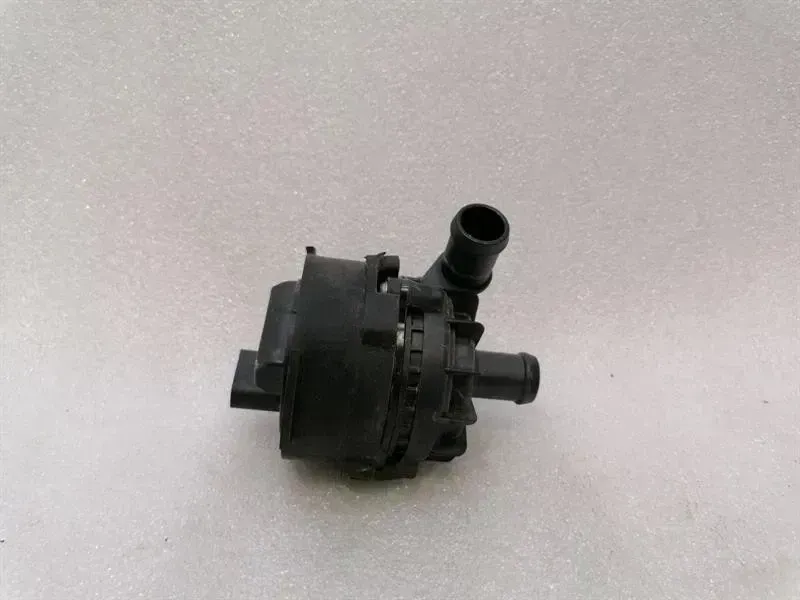 Porsche Taycan Porsche Taycan 9J additional cooling pump 9J1965567B coolant pump pump Body type: Estate
Fuel: ELECTRIC