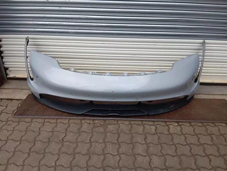 Porsche Taycan Porsche Taycan 9J Front Bumper 9J0807221G Front Bumper Body type: Estate
Fuel: ELECTRIC