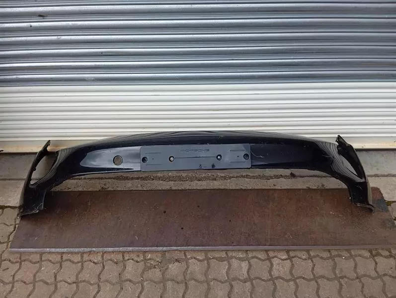 Porsche Taycan Porsche Taycan 9J Front Bumper 9J1807221F Front Bumper Body type: Estate
Fuel: ELECTRIC
