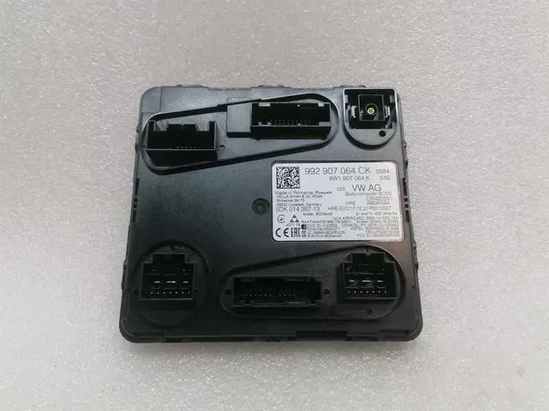 Porsche Taycan Porsche Taycan 9J electronic module 992907064CK control unit bcm2 Body type: Estate
Fuel: ELECTRIC