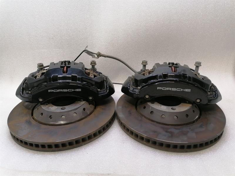 Porsche Taycan Porsche Taycan 9J front brake caliper 9J1615105AE brake caliper Brembo front Body type: Estate
Fuel: ELECTRIC