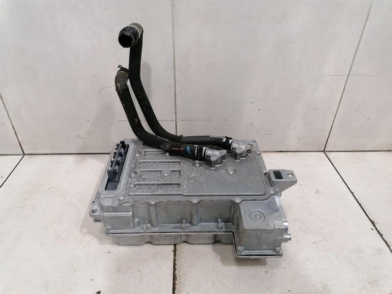 Porsche Taycan PORSCHE TAYCAN 9J Electric Motor 9J1907123F REAR DRIVE UNIT CONVERTER INVERTER Body type: Estate
Fuel: ELECTRIC