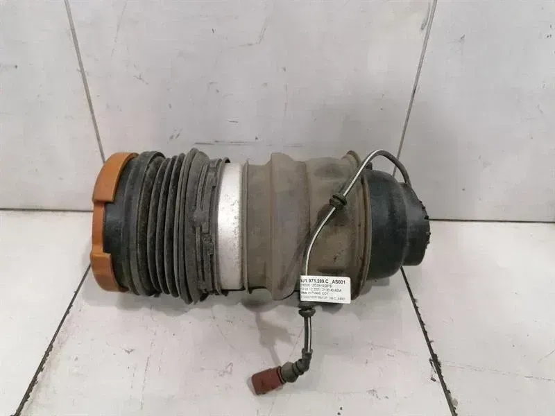 Porsche Taycan PORSCHE TAYCAN 9J AIR SPRING 9J1616025C AIR SPRING Body type: Estate
Fuel: ELECTRIC
