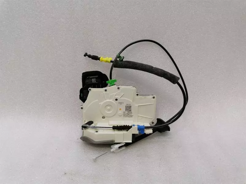 Porsche Taycan Porsche Taycan 9J Door Lock 4N0839016B Door Lock REAR RIGHT REAR RIGHT Body type: Estate
Fuel: ELECTRIC