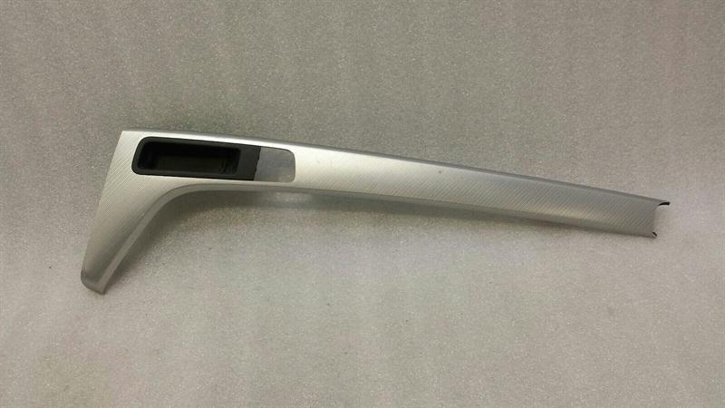Audi A4 (B8) Audi A4 8W RHD Console Trim 8W28639969 Right Handlebar Aluminum Body type: Saloon
Fuel: Petrol