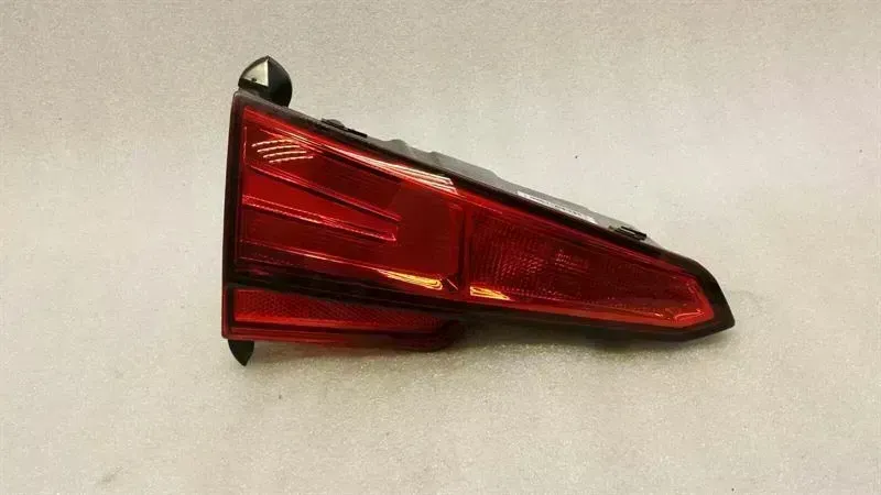 Audi A4 (B8) Audi A4 8W left rear light 8W5945075A tail light rear left mounted Body type: Saloon
Fuel: Petrol