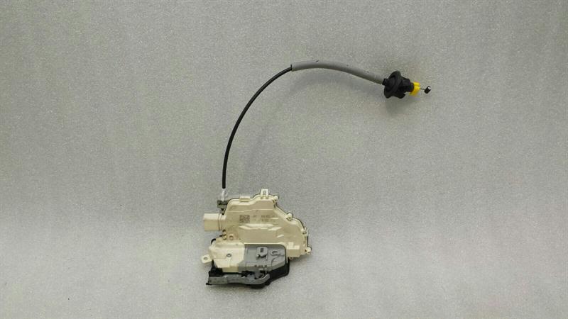 Audi A4 (B8) Audi A4 8W rear left door lock 4G0839015F door lock rear left Body type: Saloon
Fuel: Petrol