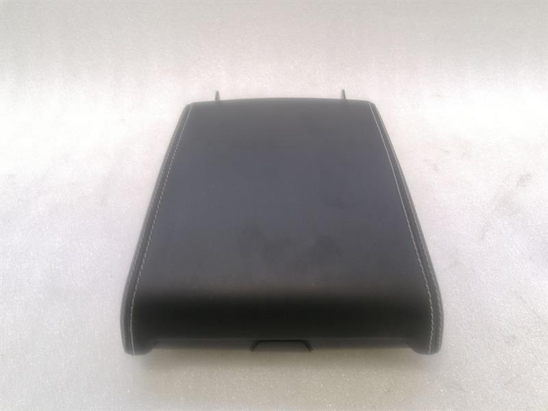 Jaguar I-Pace 2018-2024 JAGUAR i-PACE X590 EV400 Armrest J9C3-045C74-BE Center Armrest Armrest