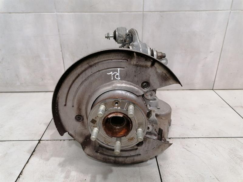 Jaguar I-Pace Left Rear Hub Jaguar i-PACE X590 EV400 Left Rear Hub T4K9598 ...