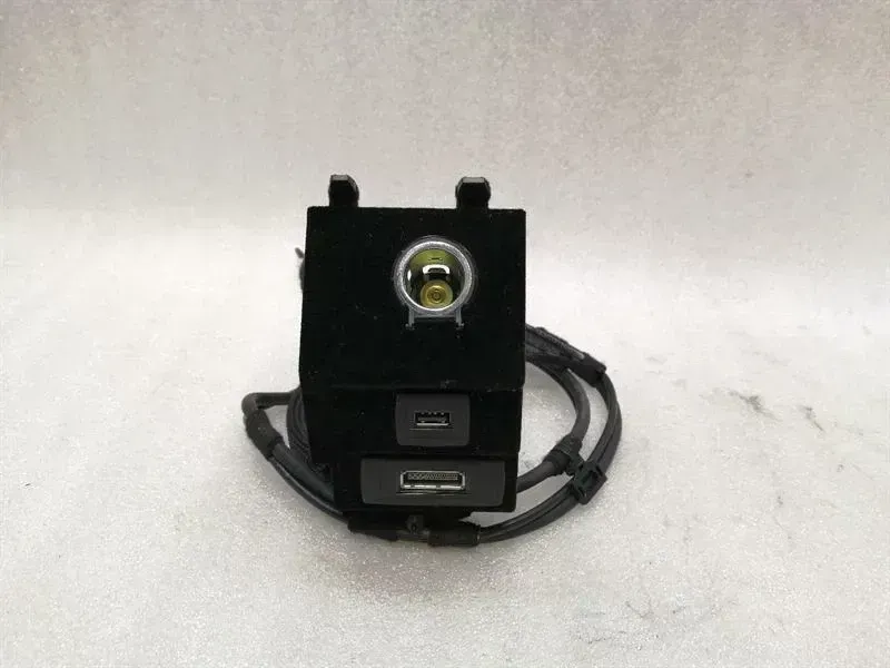 Mercedes-Benz A (W176) Mercedes SL R231 USB Adapter A2318202915 Control Unit Body type: Convertible
Fuel: Petrol