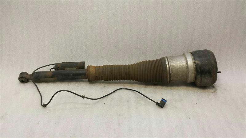 Mercedes-Benz A (W169) Mercedes W221 shock absorber rear A2213205513 shock absorber rear 4matic left Body type: Saloon
Fuel: Petrol