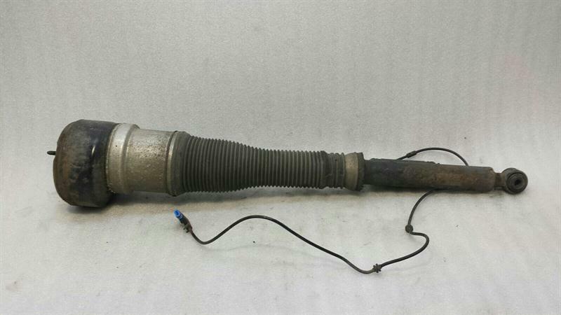 Mercedes-Benz A (W169) Mercedes W221 Shock Absorber Rear A2213205613 Shock Absorber Rear 4matic Right Body type: Saloon
Fuel: Petrol