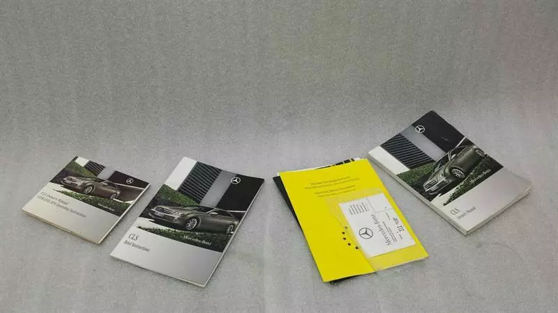 Mercedes-Benz CLS (C219) Mercedes CLS W219 Manual Service Booklet Car Maintenance Manual CLS320 CDI Body type: Saloon
Fuel: Diesel