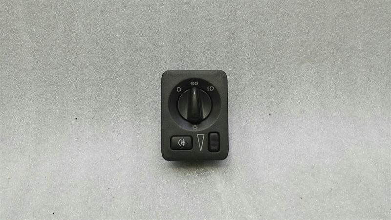 Saab 9-5 SAAB 9-5 95 headlight switch 12760589 light switch Body type: Estate
Fuel: Diesel
