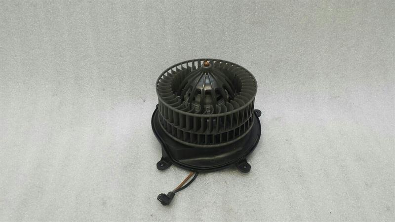 Mercedes-Benz CLS (C219) Mercedes CLS W219 RHD Heater Blower A2119062400 Right Hand Drive Body type: Saloon
Fuel: Diesel