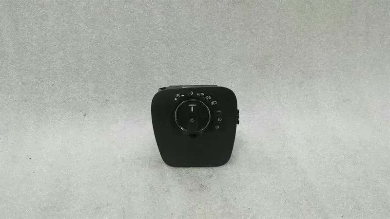 Mercedes-Benz CLS (C219) Mercedes CLS W219 Headlight Switch A2195450904 Light Switch Body type: Saloon
Fuel: Diesel