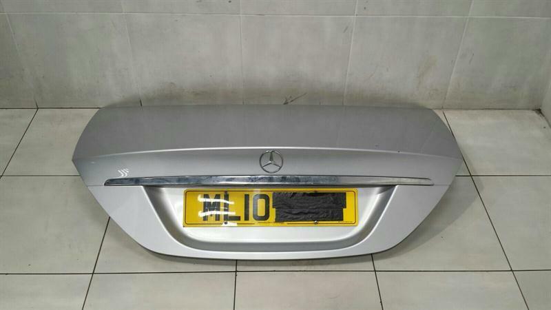 Mercedes-Benz CLS (C219) Mercedes CLS W219 boat Lid A2197500075 tailgate CLS320 CDI Body type: Saloon
Fuel: Diesel