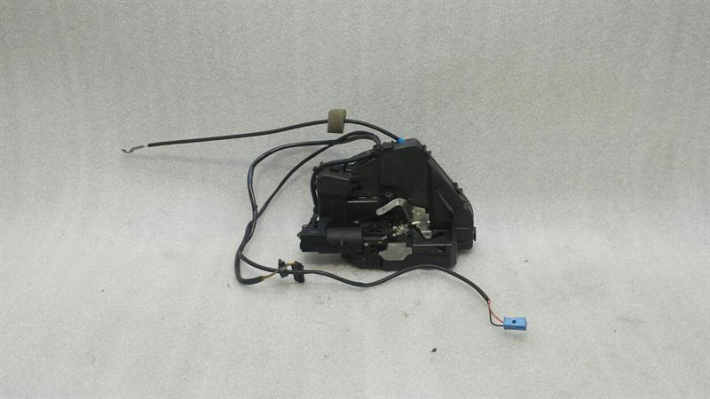Mercedes-Benz CLS (C219) Mercedes CLS W219 rear left door lock A2197300135 door lock rear left Body type: Saloon
Fuel: Diesel