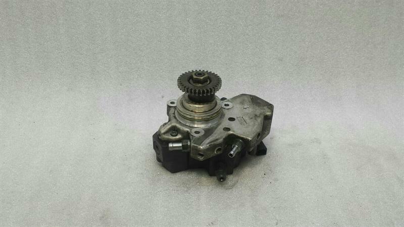 Mercedes-Benz CLS (C219) Mercedes CLS W219 Fuel Pump Mechanical A6420101197 Fuel Pump OM642 Body type: Saloon
Fuel: Diesel