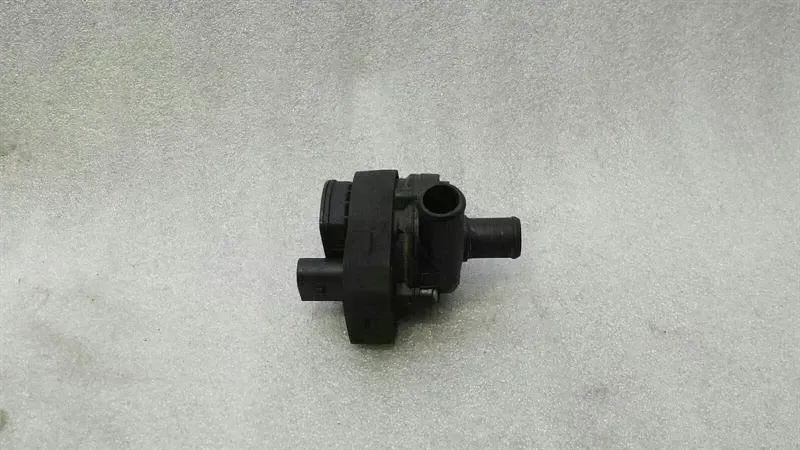 Mercedes-Benz CLS (C219) Mercedes CLS W219 additional cooling pump A2118350264 coolant pump pump. Body type: Saloon
Fuel: Diesel