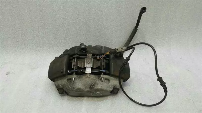 Mercedes-Benz CLS (C219) Mercedes CLS W219 right front caliper A0044201083 caliper front right Body type: Saloon
Fuel: Diesel