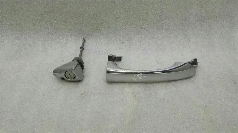 Mercedes-Benz CLS (C219) Mercedes CLS W219 RHD Front Right Door Handle A2117601270 Right Handlebar Body type: Saloon
Fuel: Diesel