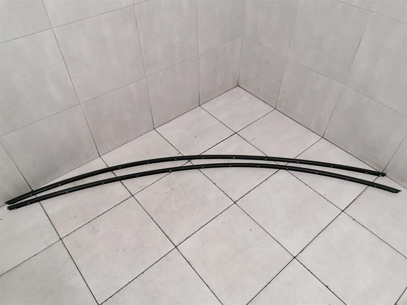 Tesla Model 3 Tesla Model 3 STANDARD RANGE Roof Rails Set 1083519-01-D Roof Rail Set Body type: Hatchback
Fuel: ELECTRIC