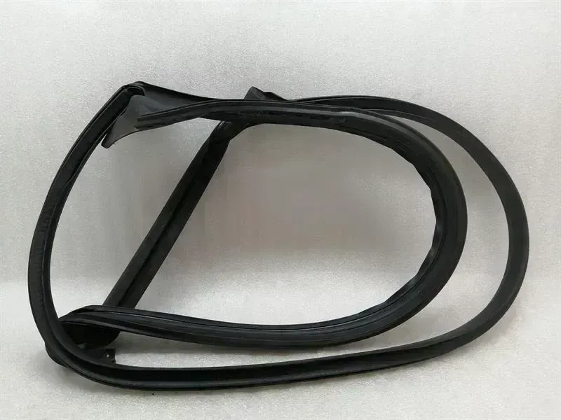 Tesla Model 3 Tesla Model 3 Front Right Door Seal 1090500-00-M Front Right Door Seals Body type: Hatchback
Fuel: ELECTRIC